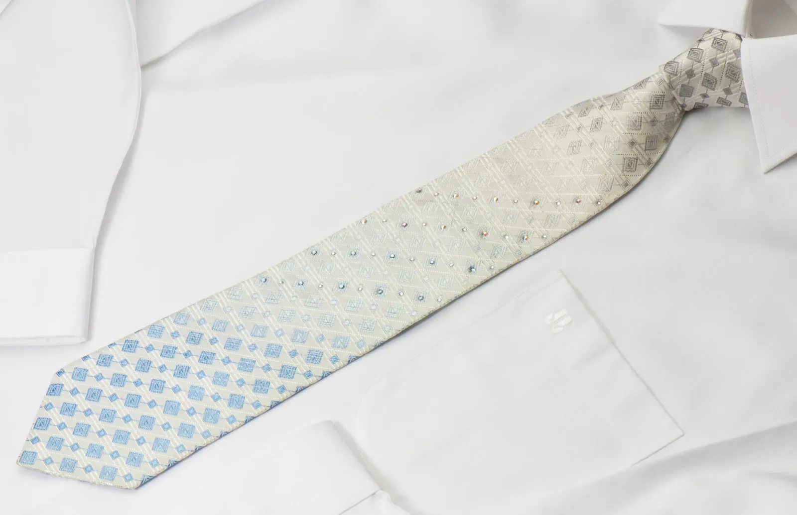 Indian Homme Rhinestone Necktie Blue Geometric Design On White With Sparkles